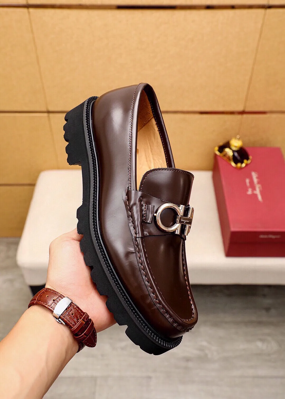 Men's shoes 💰580 💐 Product trademark: Ferragamo "Ferragamo" casual leather shoes Regular size: 38-44 (45.46🉑️customized) Product materials: Selected imported first-layer open-edge beaded cowhide leather upper + luxury hardware buckle, imported water-dyed cowhide leather lining. Strong three-dimensional visual effect, original outsole color: 4⃣️seed leather materials available